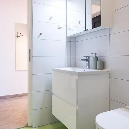 Апартаменты Les - 4 Min Walk From Amphiteatre *