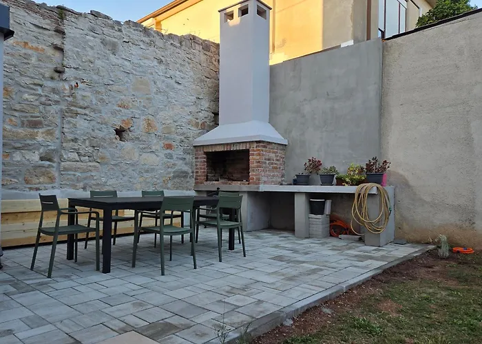 Les - 4 Min Walk From Amphiteatre Pula