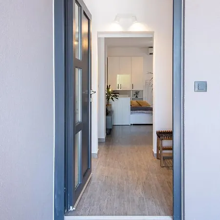 Studio Les - 4 Min Walk From Amphiteatre Apartment Pula